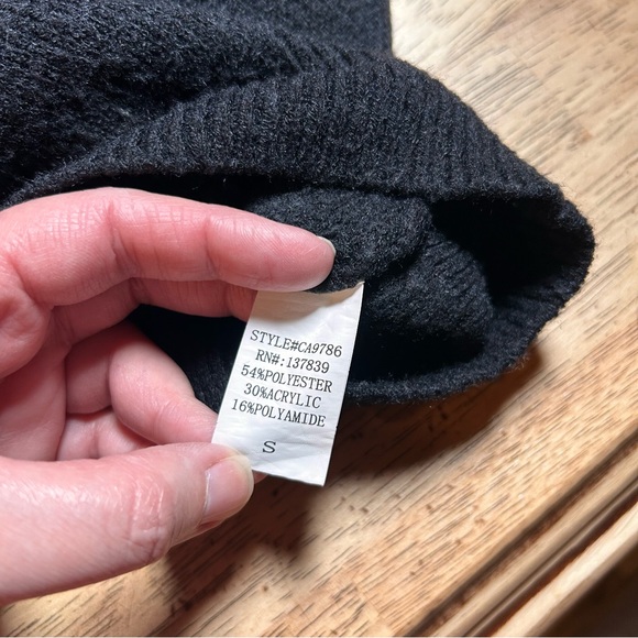 Debut Black Floral Detail Statement Knit Pullover Sweater Size Small - Picture 3 of 10